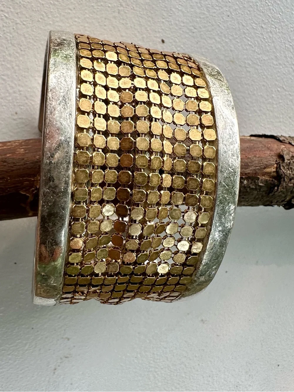 N/A shimmering gold